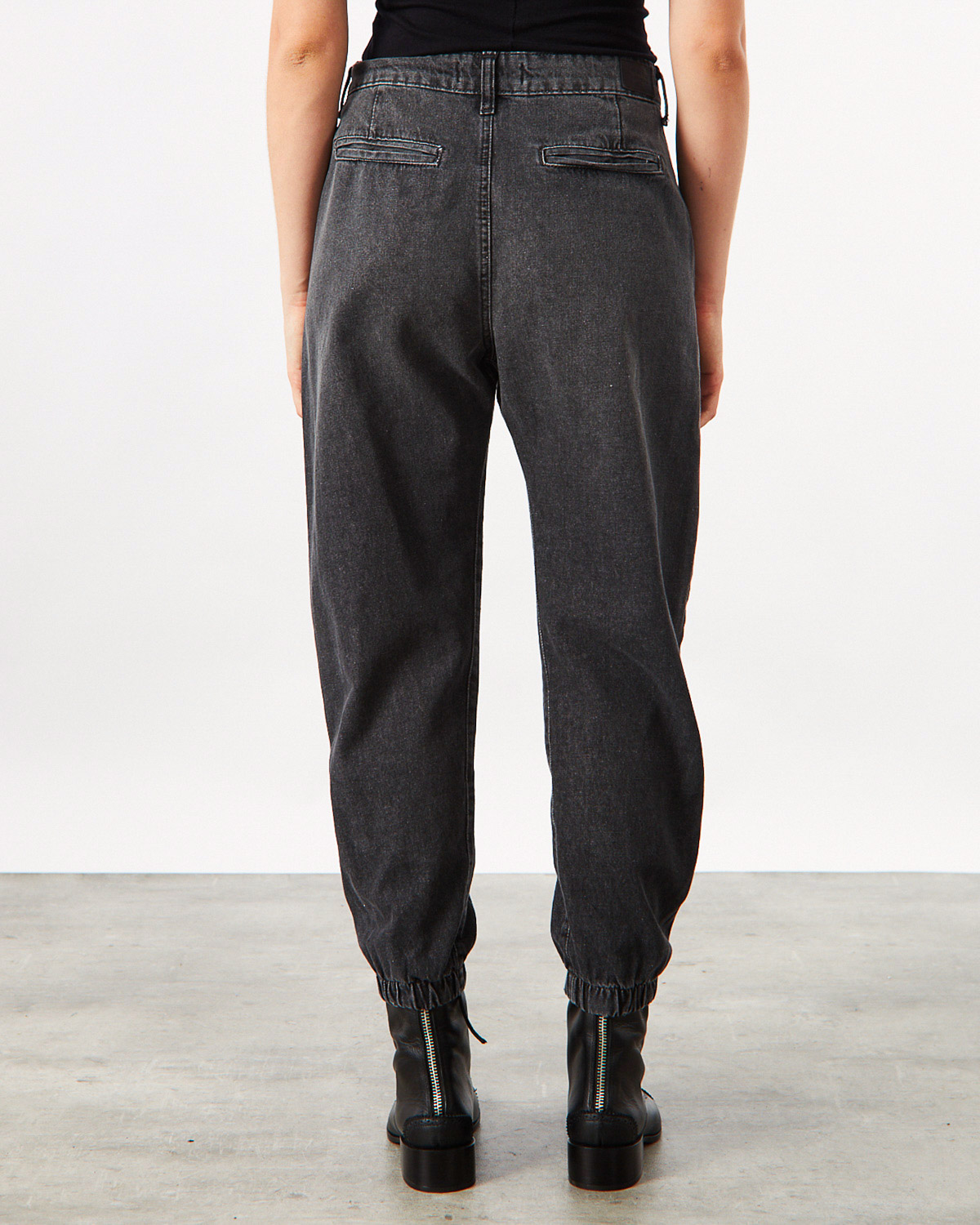 wanama_will-elvis-black-jeans-_44-20-2023__picture-36542