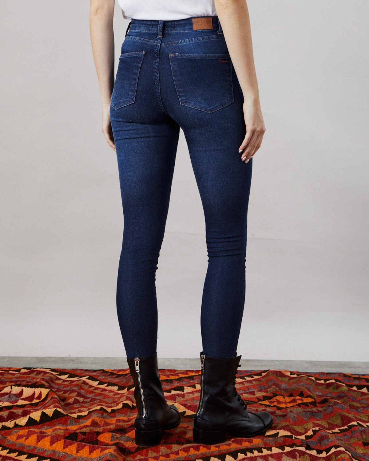 wanama_basic-used-blue-taylor-jeans_35-28-2023__picture-37171