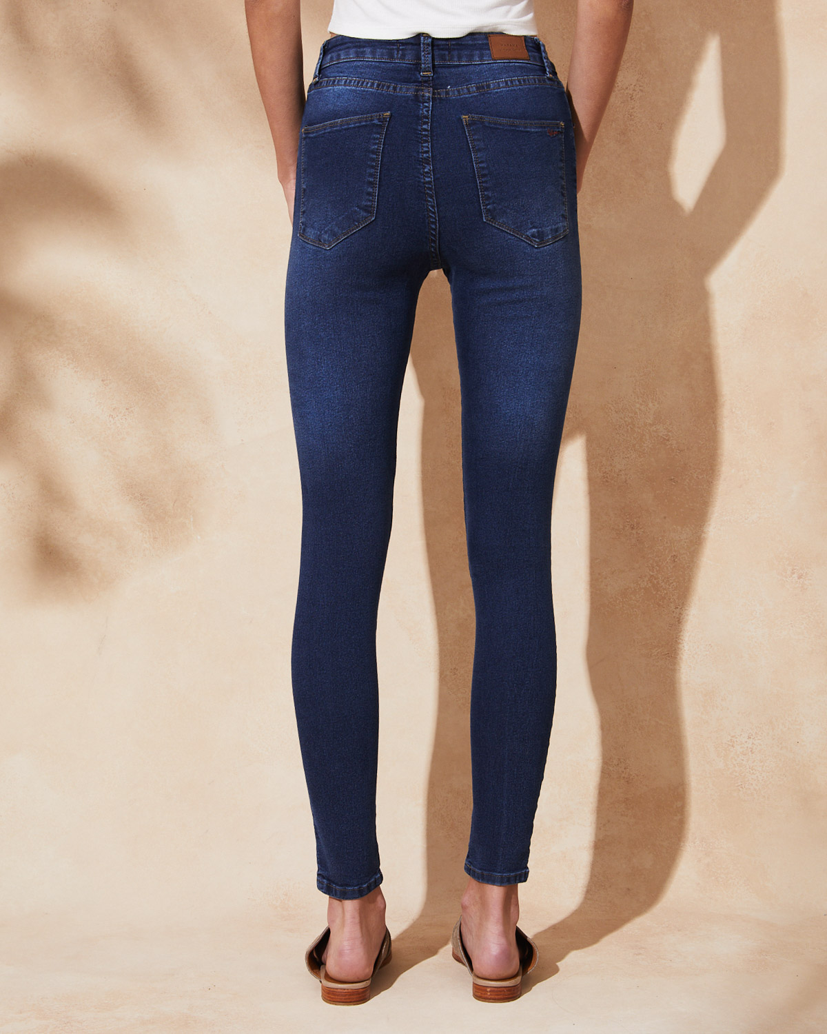 wanama_basic-used-blue-taylor-jeans_35-28-2023__picture-44275