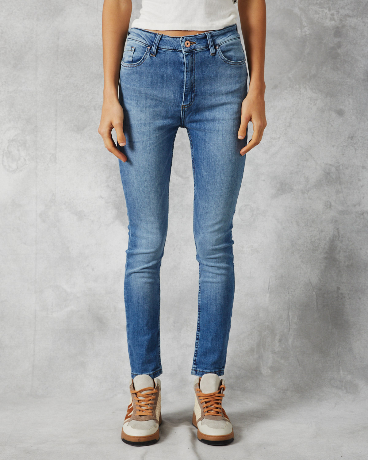 Kaia Used Mid Blue Taylor Jeans