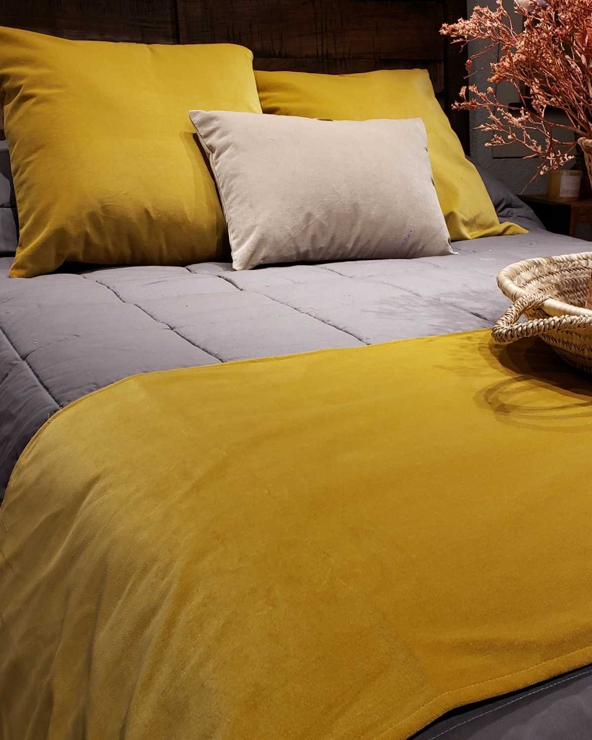 Pie De Cama Anuar Vison